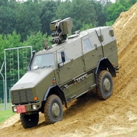 Oklopno vozilo Dingo belgijske vojske na neravnom terenu ispis plakata