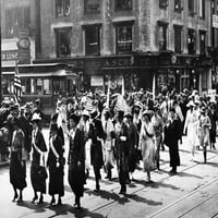 Parada pobjede, 1920. Sufražetkinje Marširaju Na Njujorškoj Paradi Pobjede, Vjerojatno Slaveći Usvajanje 19.Amandmana