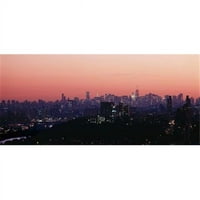 Pogled iz visokog kuta na zgrade osvijetljene u sumrak, Manhattan, NH, NH, SAD tiskanje plakata